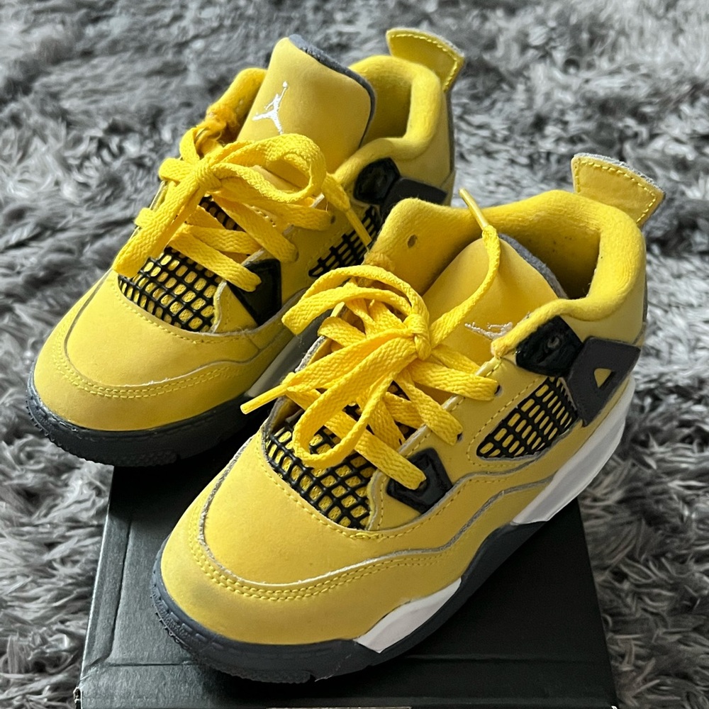 Jordan 4 RETRO toddler size 9c